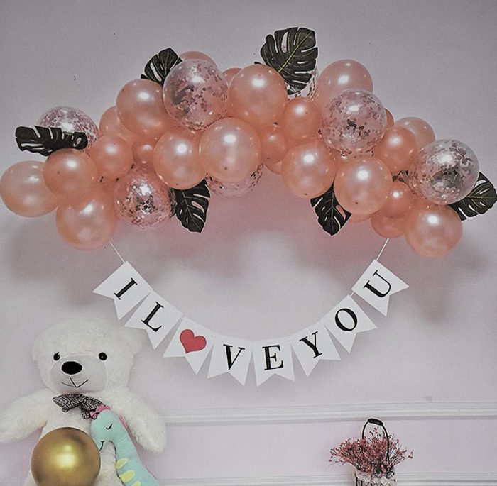 How to decorate small room with balloons