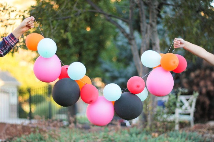 How to decorate small room with balloons