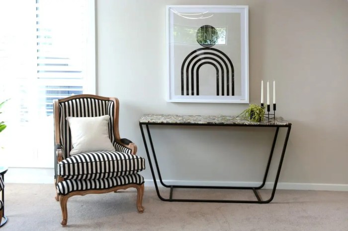 How to decorate a dining room console